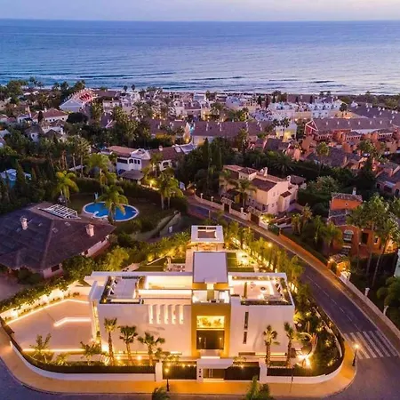 Lujosa A 5 Minutos De Playa Villa Marbella